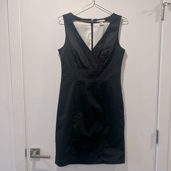 Little Black Dress, v-neck & knee length - Picture 1 of 9